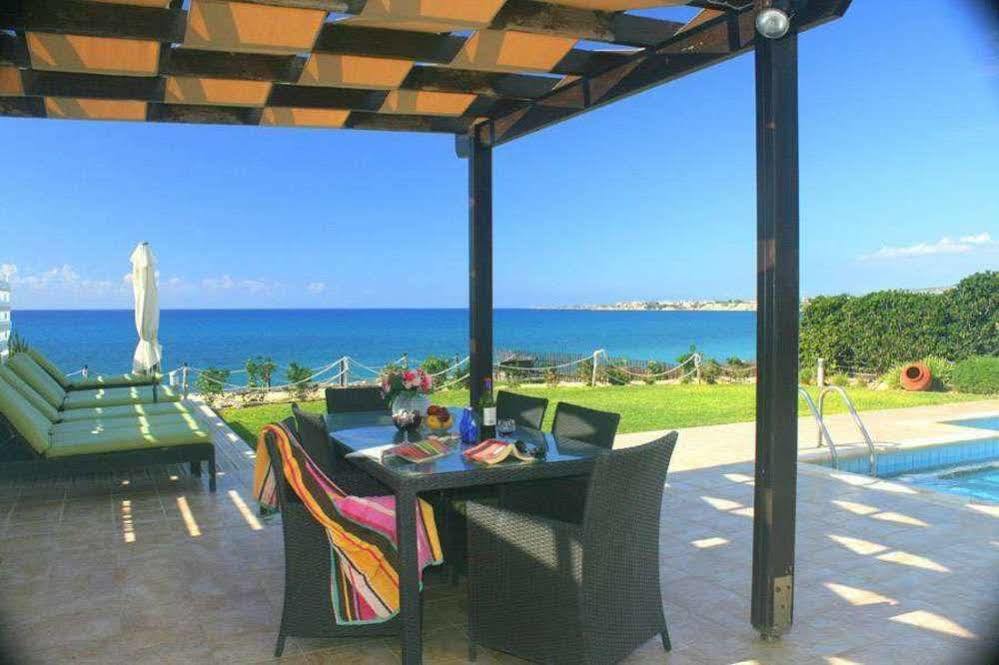 Blue Coral Beach Villas Paphos Exterior foto
